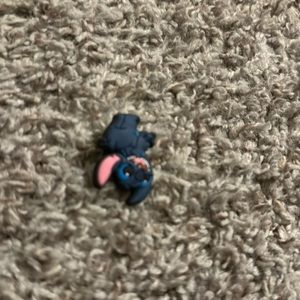 4 stitch croc charms